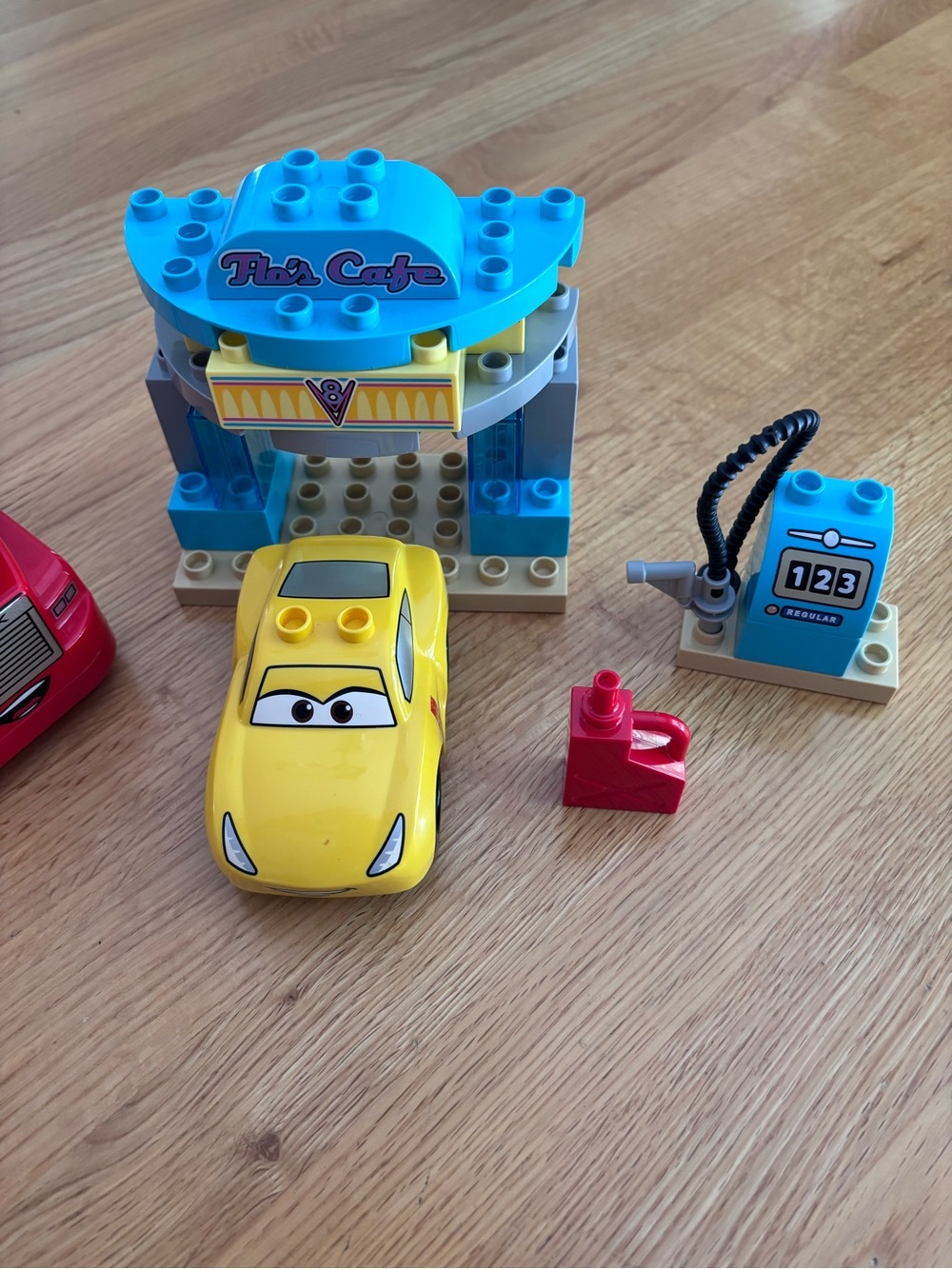 LEGO Cars Set - Flo’s Cafe - Picture 3 of 4